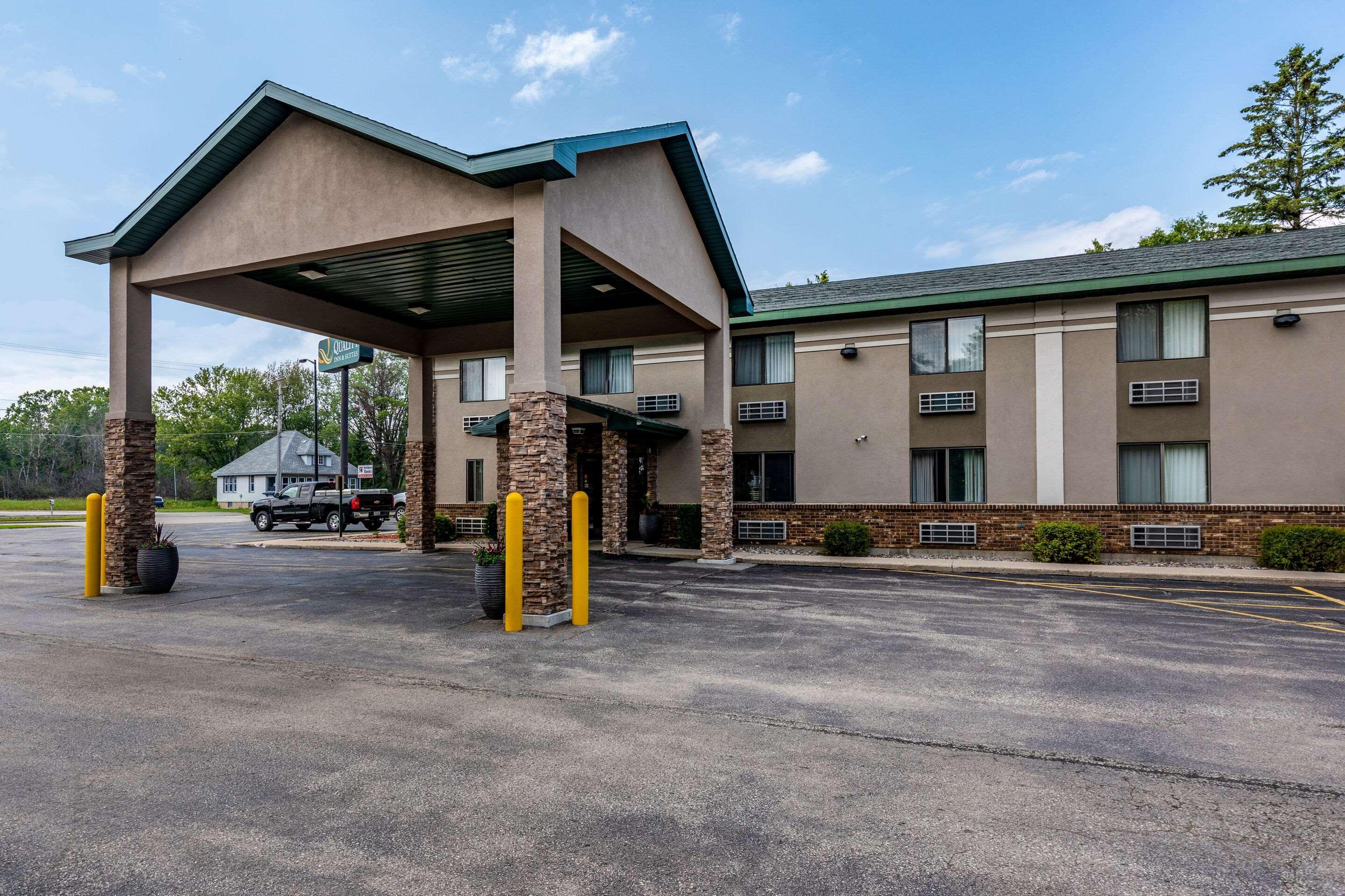 Quality Inn & Suites Marinette Exterior foto